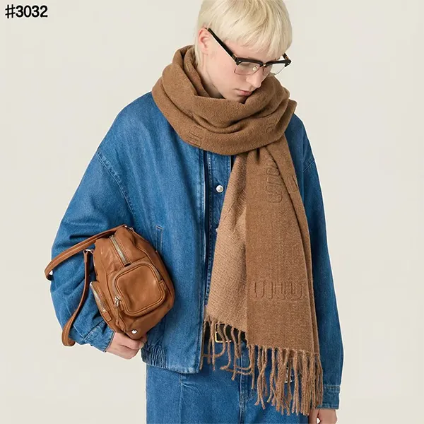 미우미우 엠브로이드 로고 울 자카드 태슬 숄 머플러#3032