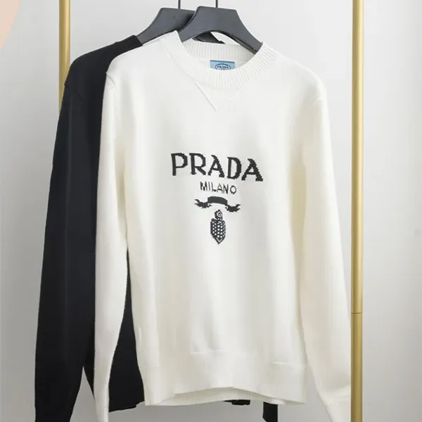 프라다 울 캐시미어 로고 크루넥 스웨터 신상입고💢 #상의 #니트 #8723