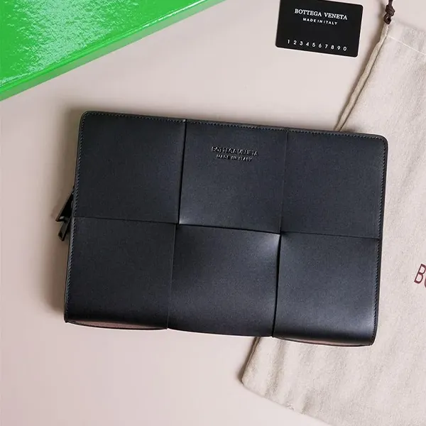 보테가베네타 맥시 인트레치아토 레더 클러치 백 🔆#17283