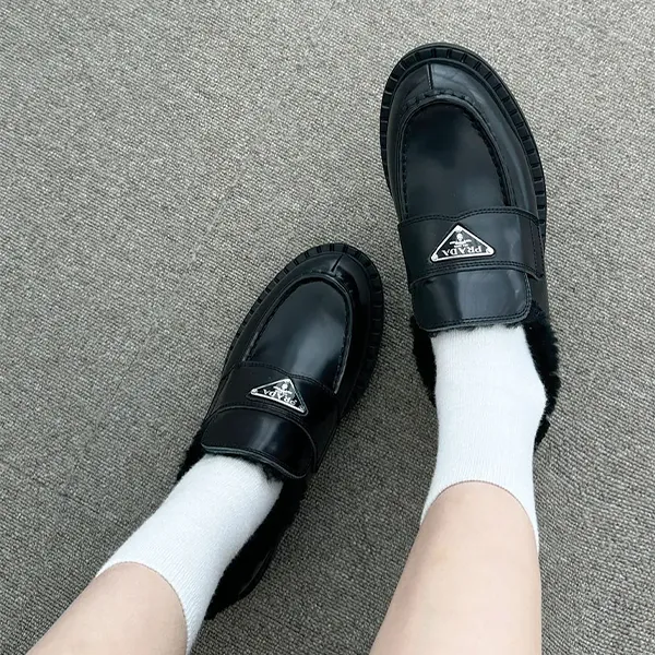 프라다 브러쉬드 레더 블랙 퍼 시어링 로퍼 수입프리미엄급 신상 입고💢 #태그 #신발 #5739