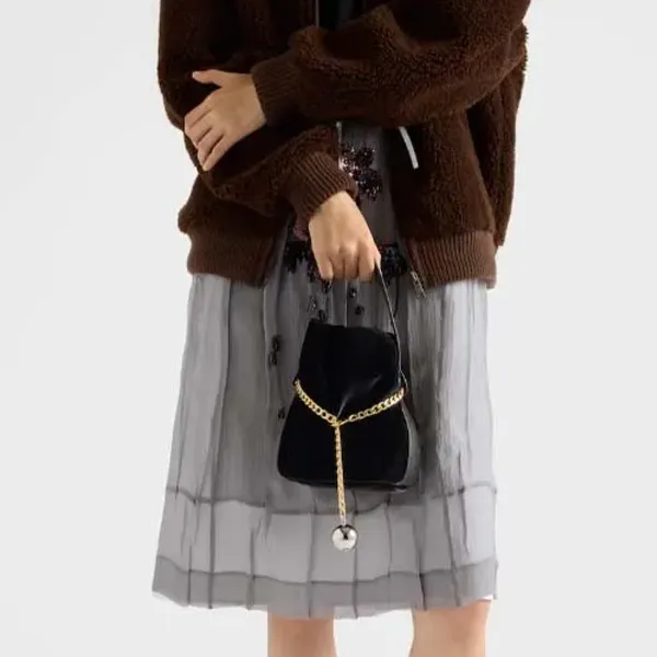 프라다 수입 쁘띠 삭 누아르 미니 벨벳 및 나파 가죽 버킷 백 입고💢 #가방