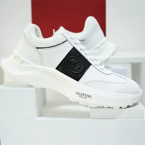 발렌티노 남성 스터드 로우탑 스니커즈 #2145