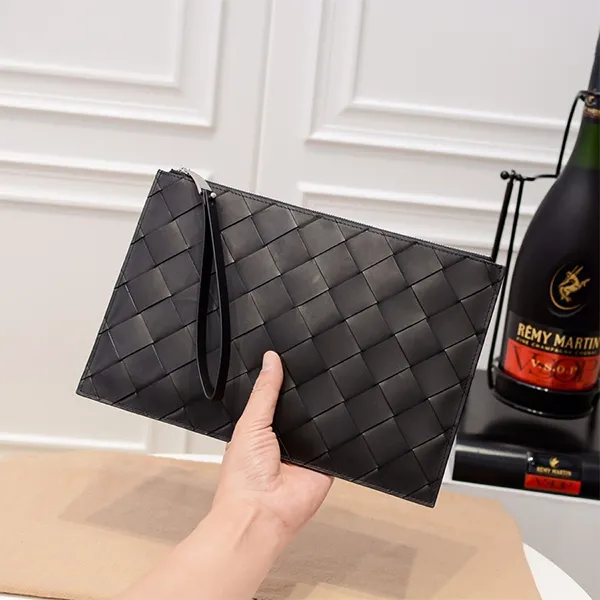 보테가 베네타 인트레치아노 클러치백